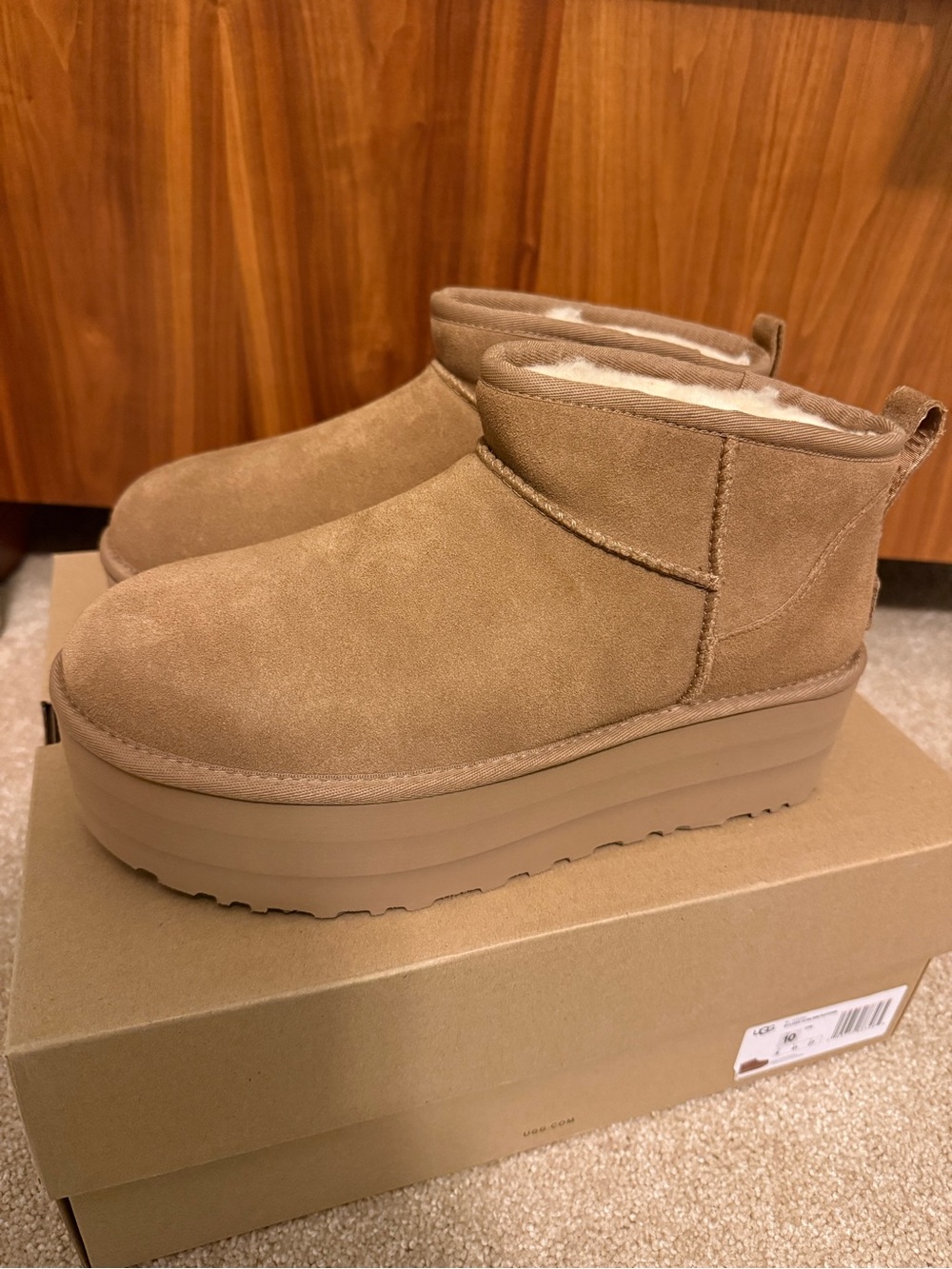 NWT Uggs Ultra Mini Platform Boots